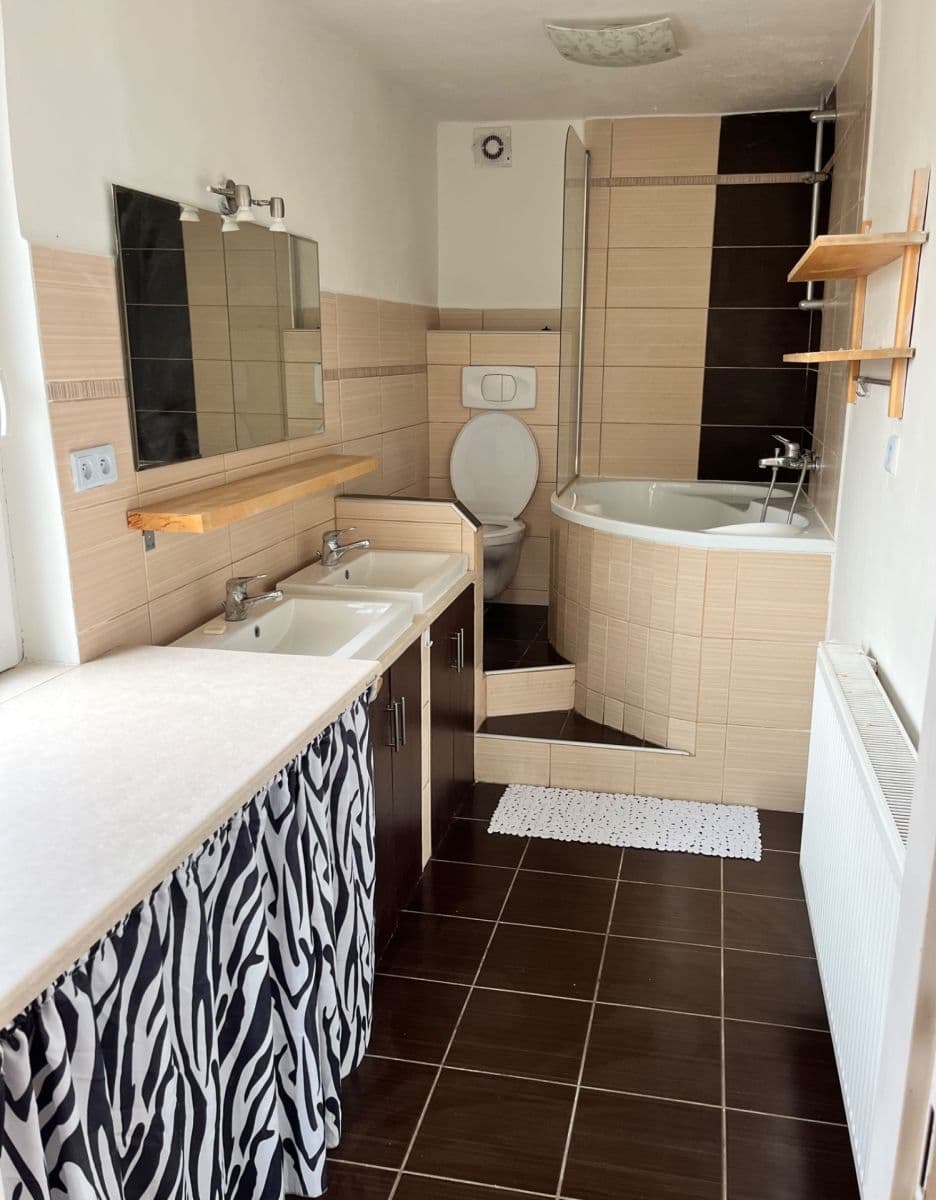 Pronájem bytu 2+1 60 m², Pod Hájem, Králův Dvůr, Středočeský kraj Pronájem bytu 2+1 60 m², Pod Hájem, Králův Dvůr, Středočeský kraj