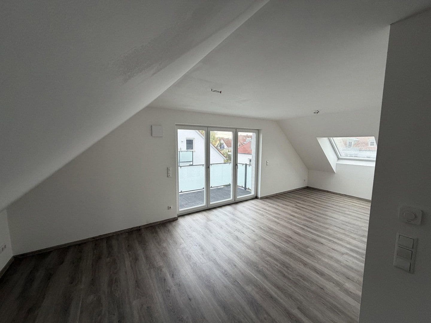 Pronájem bytu 2+1 63 m², Schrobenhausener Str. 32, Ingolstadt, Bavorsko Pronájem bytu 2+1 63 m², Schrobenhausener Str. 32, Ingolstadt, Bavorsko