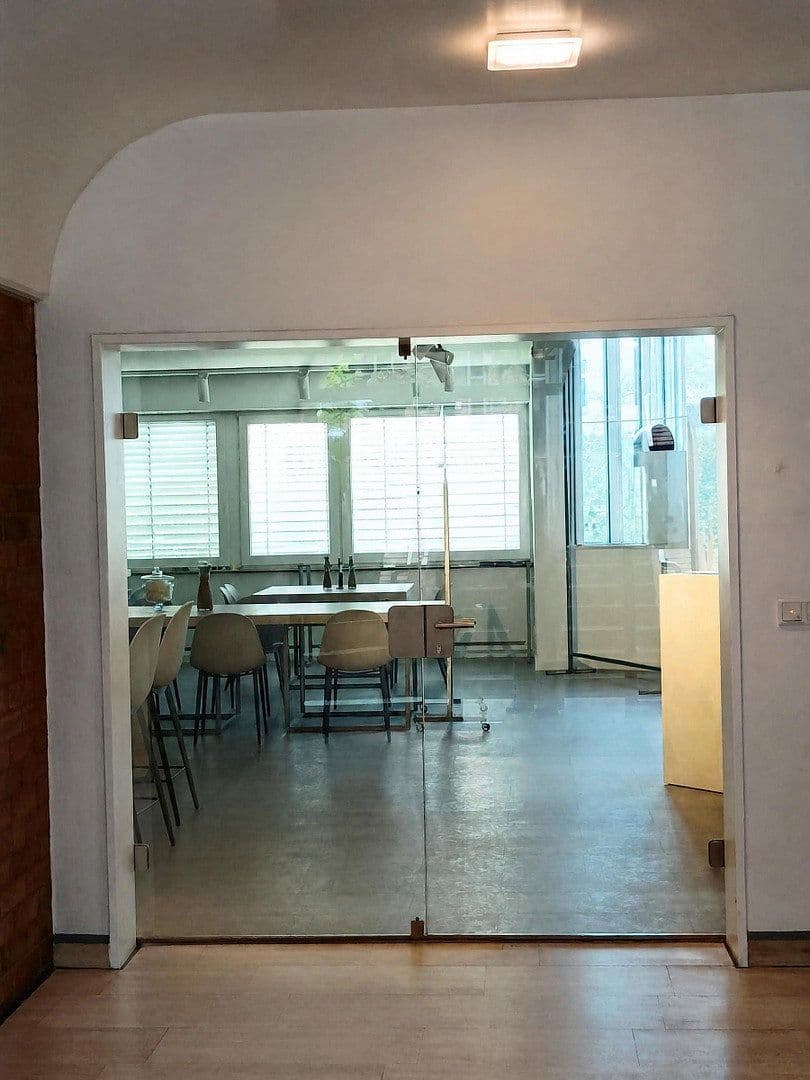 Pronájem kanceláře 106 m², Düsseldorf, Severní Porýní-Vestfálsko Pronájem kanceláře 106 m², Düsseldorf, Severní Porýní-Vestfálsko