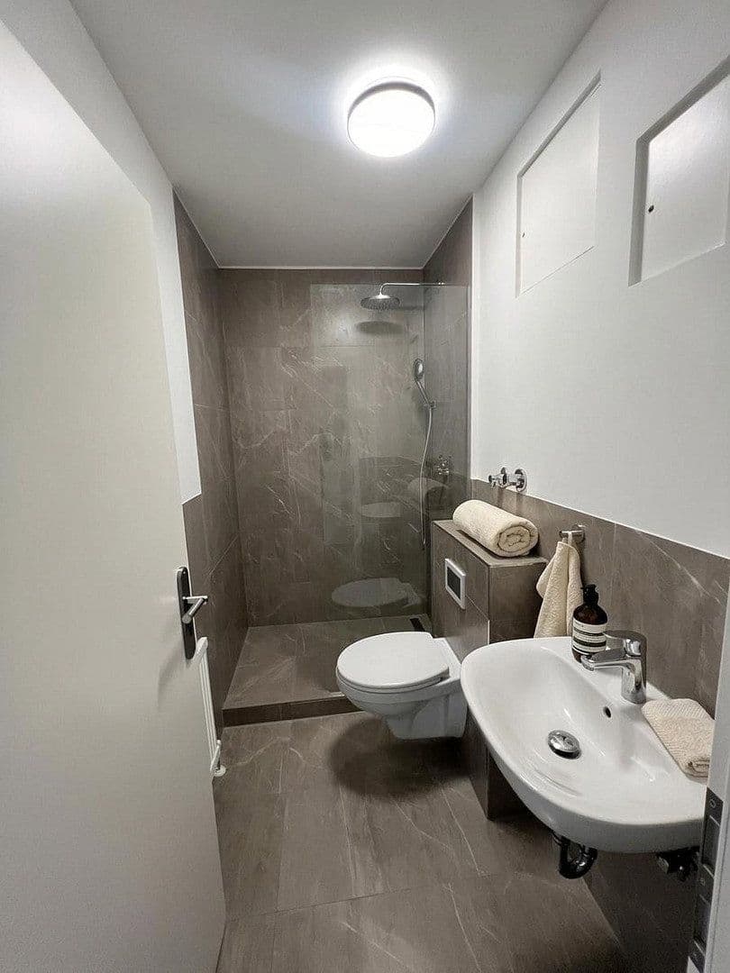 Pronájem bytu 1+1 33 m², Stresemannallee 63, Frankfurt am Main, Hessen Pronájem bytu 1+1 33 m², Stresemannallee 63, Frankfurt am Main, Hessen