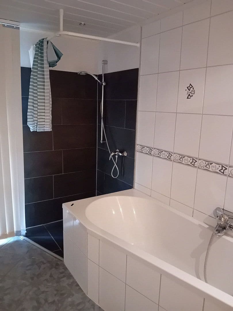 Pronájem domu 150 m², pozemek 150 m², Schwarzer Straße 13, Schwalmtal, Hessen Pronájem domu 150 m², pozemek 150 m², Schwarzer Straße 13, Schwalmtal, Hessen