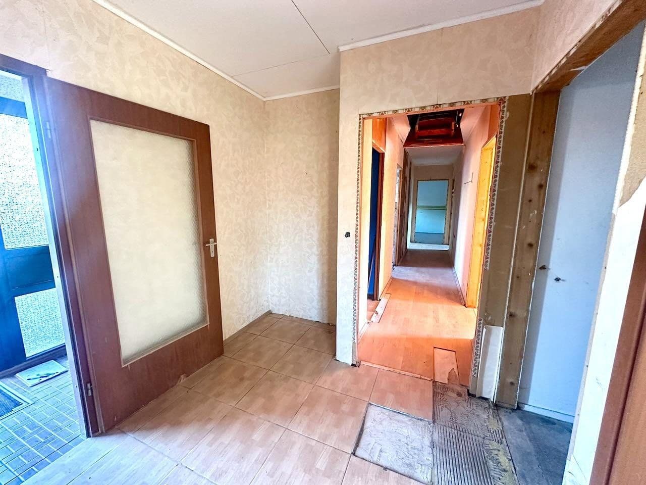 Prodej domu 149 m², pozemek 747 m², Rathausstraße 48a, Giesen, Dolní Sasko Prodej domu 149 m², pozemek 747 m², Rathausstraße 48a, Giesen, Dolní Sasko