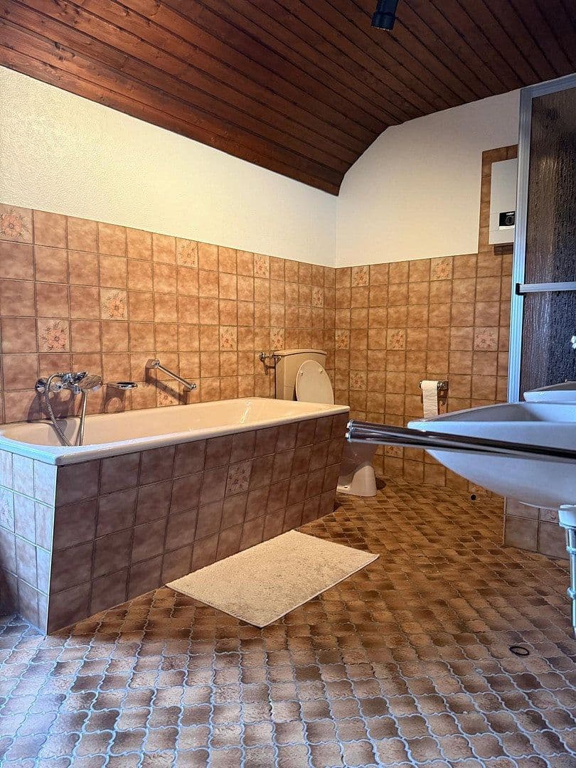 Pronájem bytu 3+kk 110 m², Dönhoffstr. 31, Solingen, Severní Porýní-Vestfálsko Pronájem bytu 3+kk 110 m², Dönhoffstr. 31, Solingen, Severní Porýní-Vestfálsko