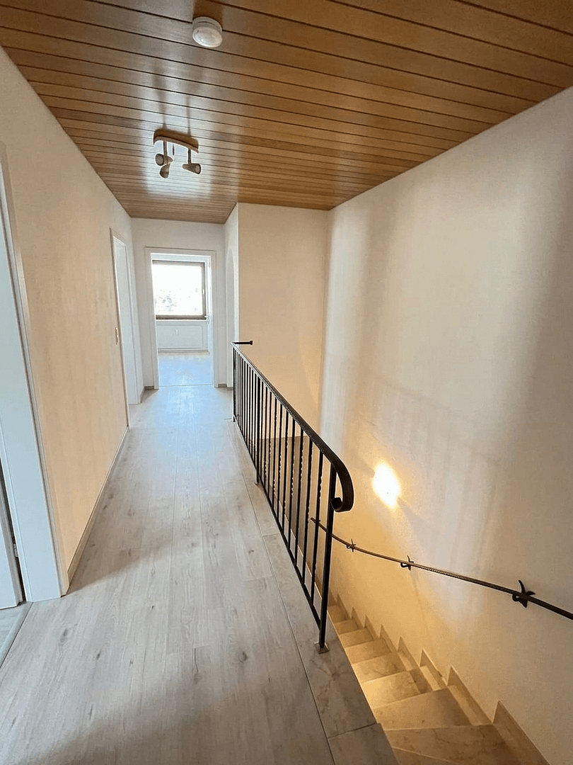 Pronájem domu 130 m², pozemek 374 m², Siegsdorfer Straße, München, Bavorsko Pronájem domu 130 m², pozemek 374 m², Siegsdorfer Straße, München, Bavorsko