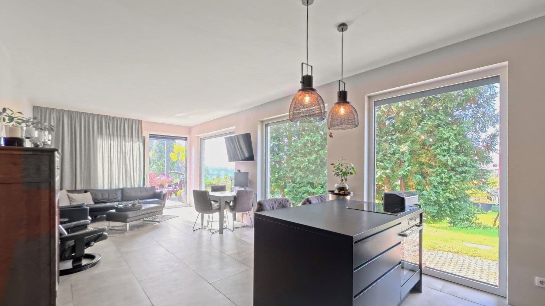 Prodej domu 170 m², pozemek 365 m², Bergisch Gladbach, Severní Porýní-Vestfálsko Prodej domu 170 m², pozemek 365 m², Bergisch Gladbach, Severní Porýní-Vestfálsko