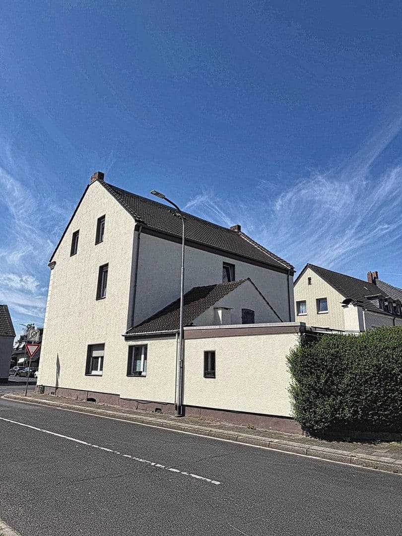 Prodej domu 302 m², pozemek 421 m², Essenberger Str. 217, Moers, Severní Porýní-Vestfálsko Prodej domu 302 m², pozemek 421 m², Essenberger Str. 217, Moers, Severní Porýní-Vestfálsko