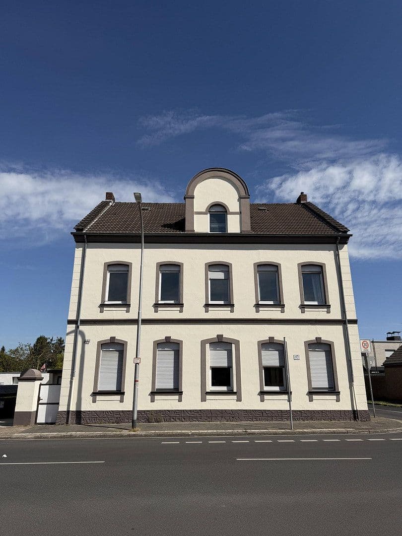 Prodej domu 302 m², pozemek 421 m², Essenberger Str. 217, Moers, Severní Porýní-Vestfálsko Prodej domu 302 m², pozemek 421 m², Essenberger Str. 217, Moers, Severní Porýní-Vestfálsko