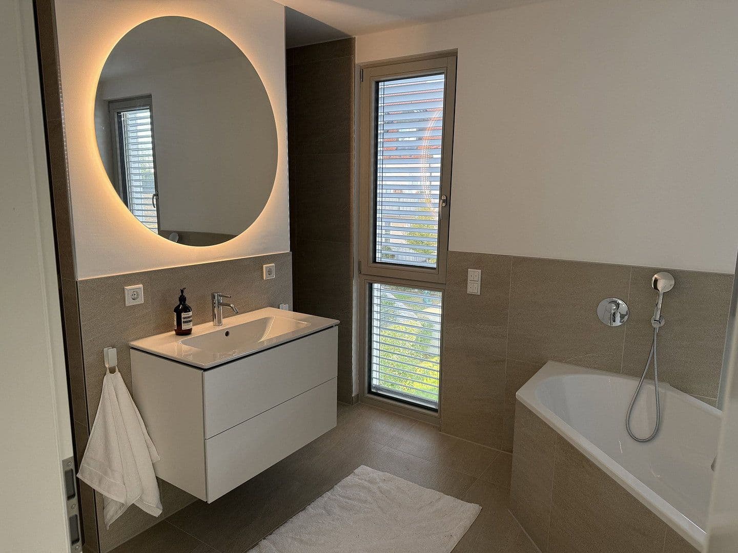 Prodej domu 218 m², pozemek 350 m², München, Bavorsko Prodej domu 218 m², pozemek 350 m², München, Bavorsko
