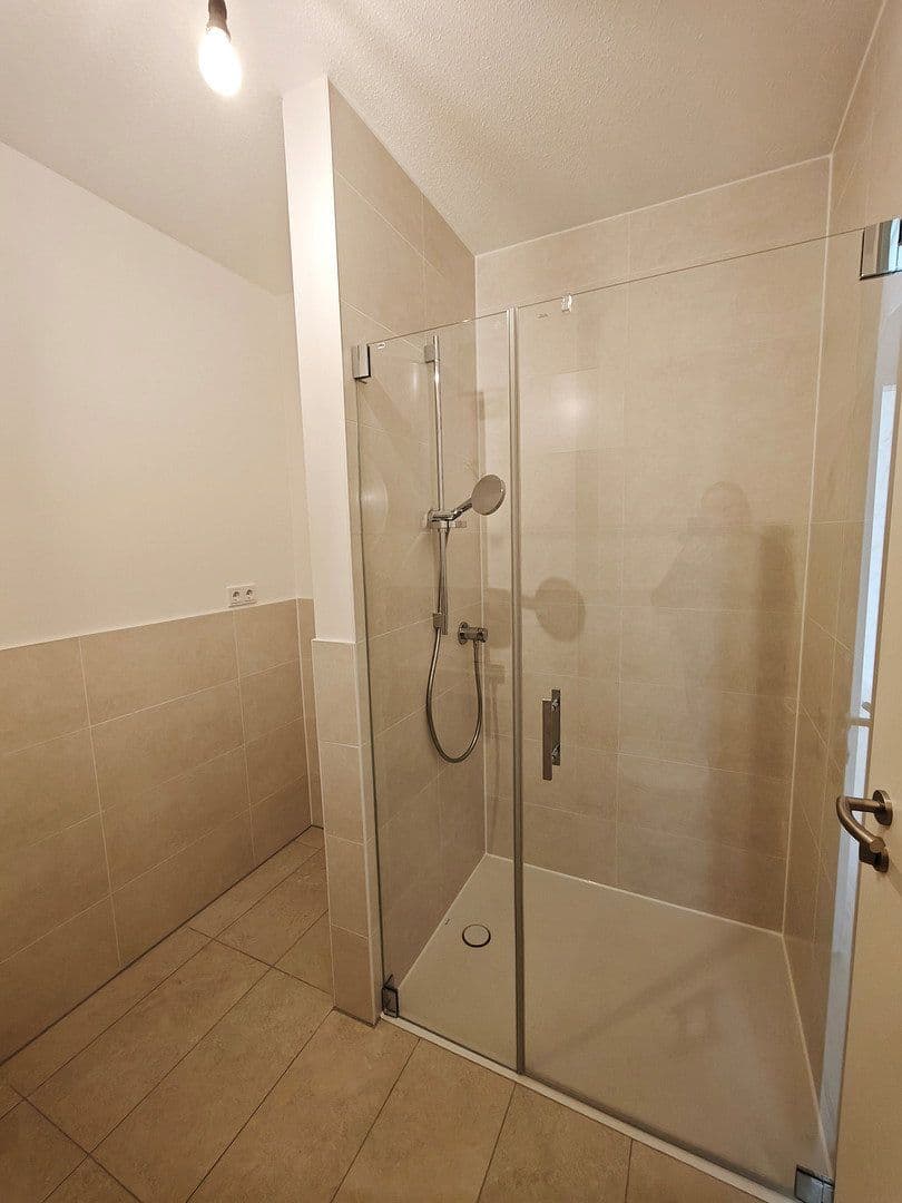 Pronájem bytu 2+1 57 m², Lilli-Kurowski-Straße 9, München, Bavorsko Pronájem bytu 2+1 57 m², Lilli-Kurowski-Straße 9, München, Bavorsko