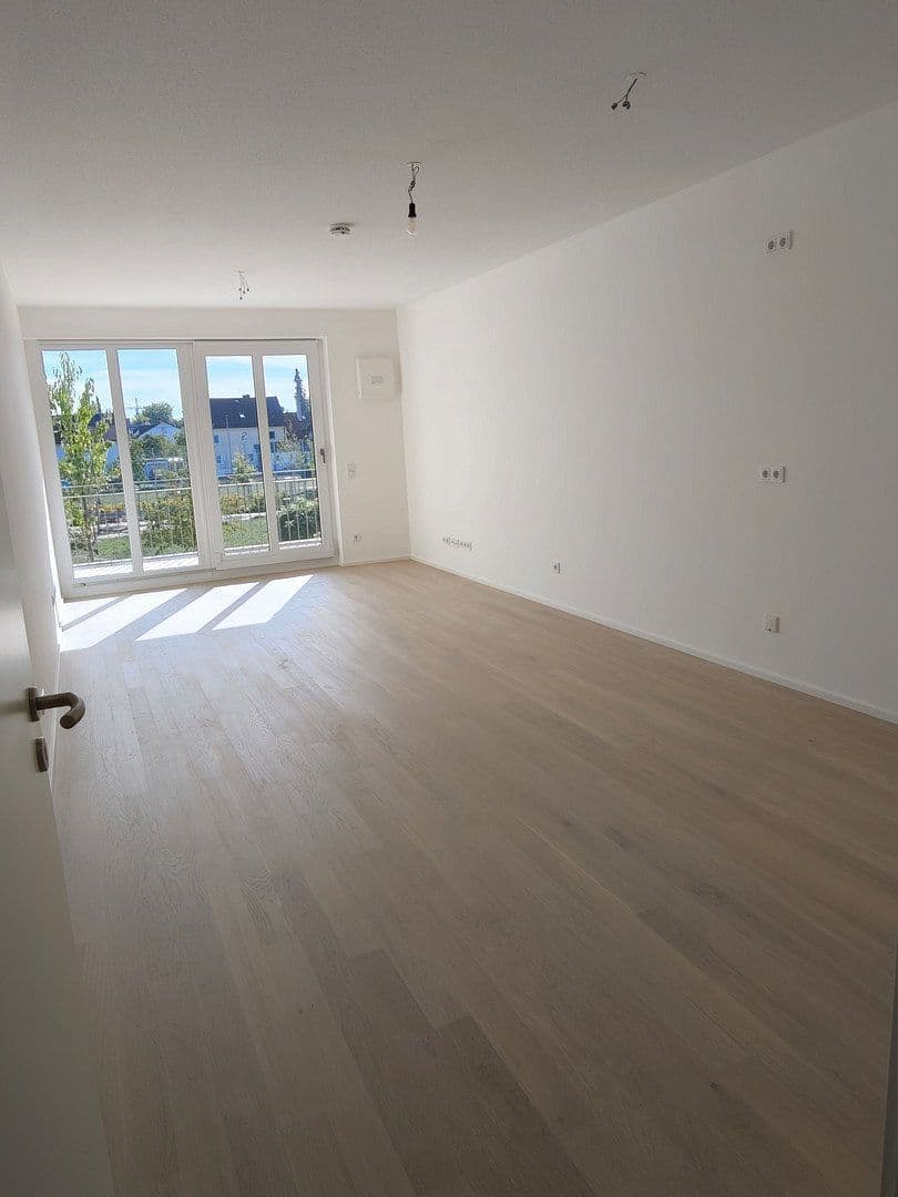 Pronájem bytu 2+1 57 m², Lilli-Kurowski-Straße 9, München, Bavorsko Pronájem bytu 2+1 57 m², Lilli-Kurowski-Straße 9, München, Bavorsko