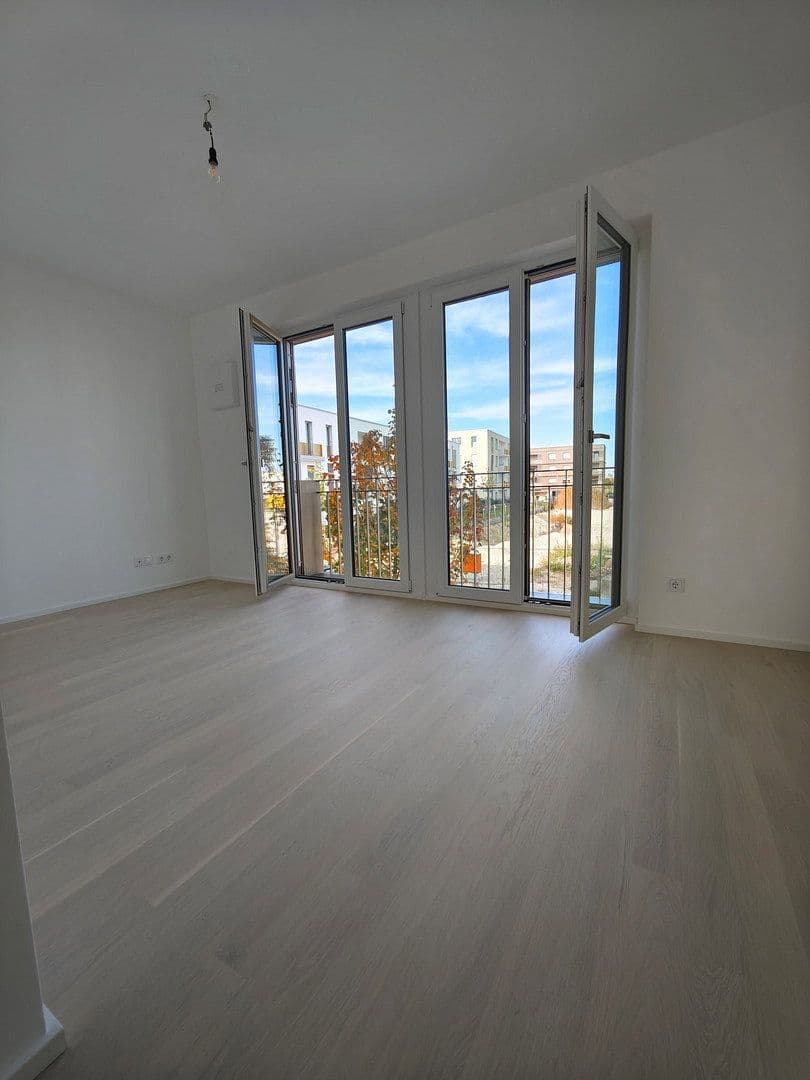 Pronájem bytu 2+1 57 m², Lilli-Kurowski-Straße 9, München, Bavorsko Pronájem bytu 2+1 57 m², Lilli-Kurowski-Straße 9, München, Bavorsko