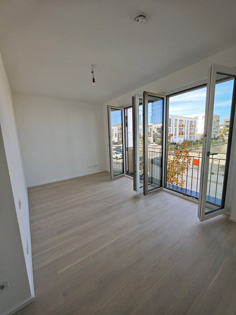 Pronájem bytu 2+1 57 m², Lilli-Kurowski-Straße 9, München, Bavorsko Pronájem bytu 2+1 57 m², Lilli-Kurowski-Straße 9, München, Bavorsko