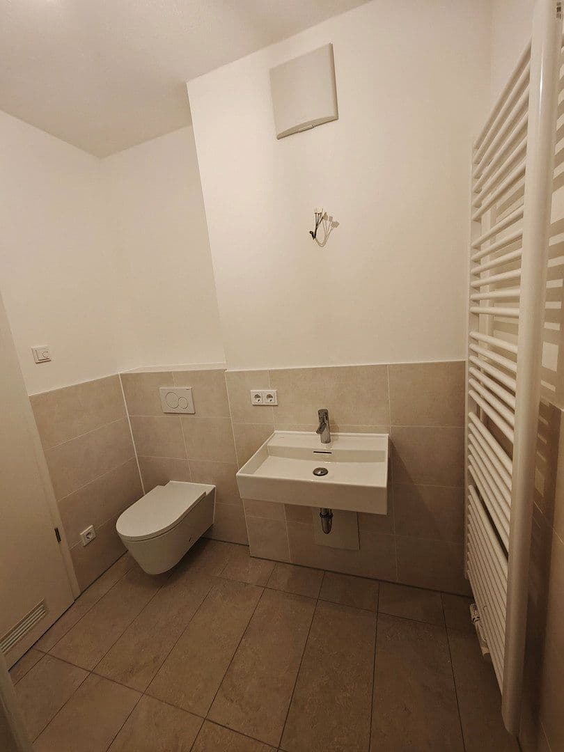 Pronájem bytu 2+1 57 m², Lilli-Kurowski-Straße 9, München, Bavorsko Pronájem bytu 2+1 57 m², Lilli-Kurowski-Straße 9, München, Bavorsko