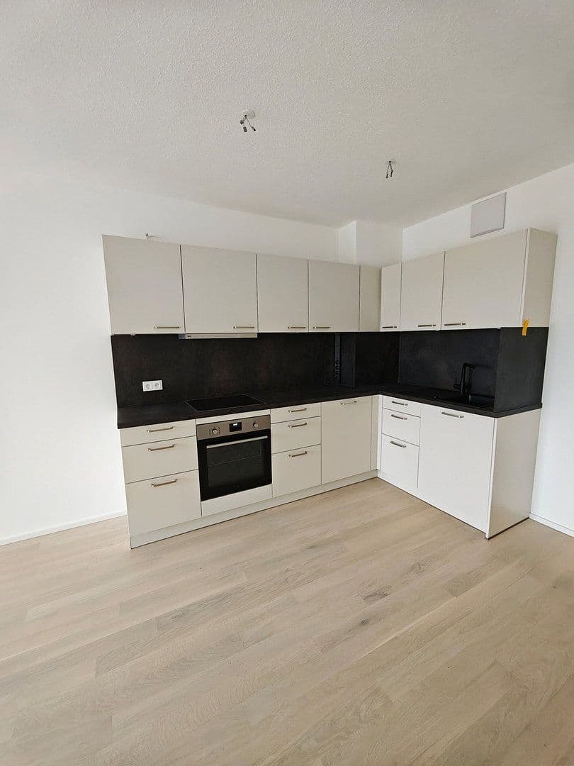 Pronájem bytu 2+1 57 m², Lilli-Kurowski-Straße 9, München, Bavorsko Pronájem bytu 2+1 57 m², Lilli-Kurowski-Straße 9, München, Bavorsko