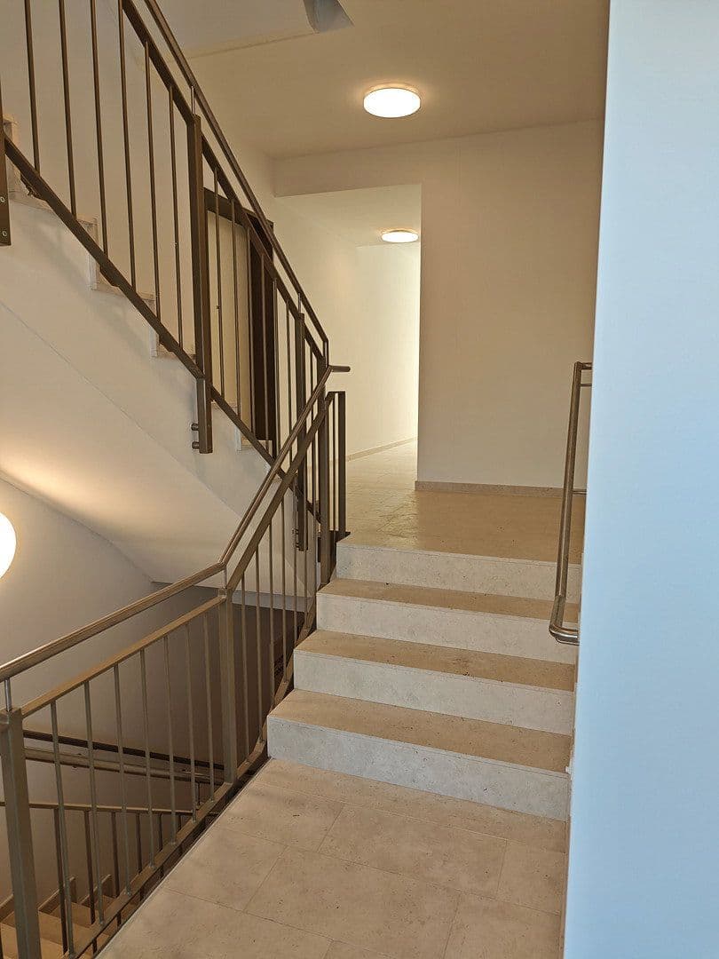 Pronájem bytu 2+1 57 m², Lilli-Kurowski-Straße 9, München, Bavorsko Pronájem bytu 2+1 57 m², Lilli-Kurowski-Straße 9, München, Bavorsko