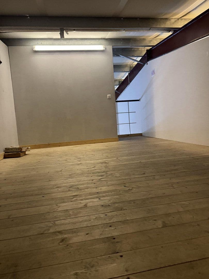 Pronájem nebytového prostoru 183 m², Thiendorf, Sasko Pronájem nebytového prostoru 183 m², Thiendorf, Sasko