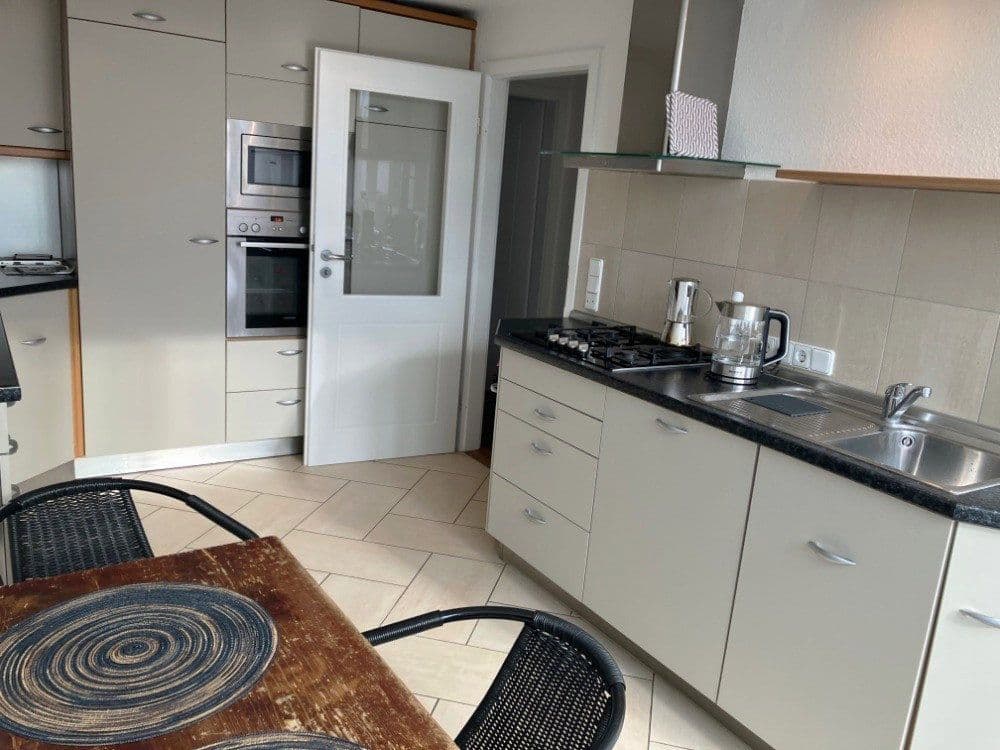 Pronájem bytu 3+1 96 m², Hastverstraße, Nürnberg, Bavorsko Pronájem bytu 3+1 96 m², Hastverstraße, Nürnberg, Bavorsko