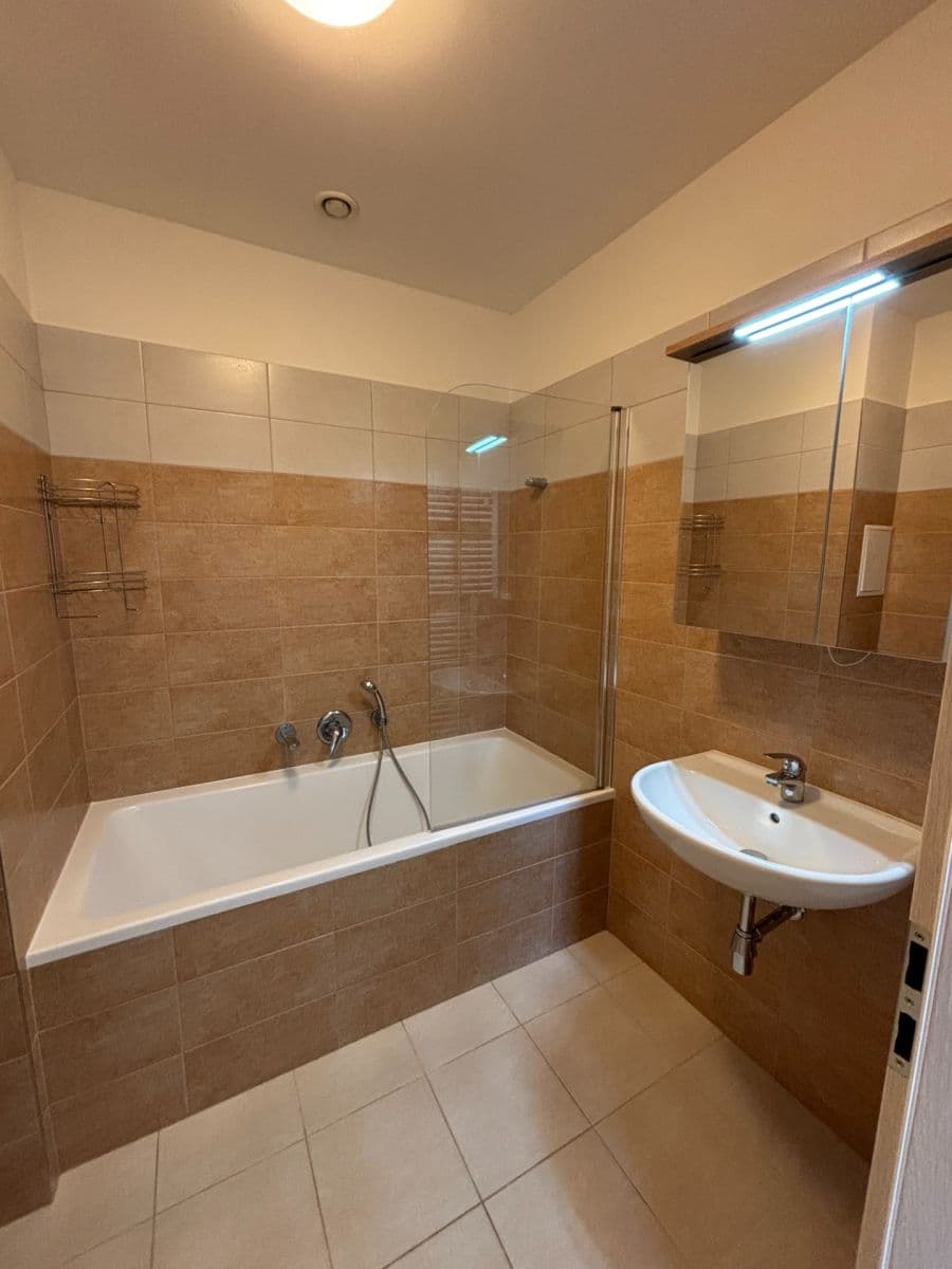 Pronájem bytu 2+kk 65 m², Lederova, Roztoky, Středočeský kraj Pronájem bytu 2+kk 65 m², Lederova, Roztoky, Středočeský kraj