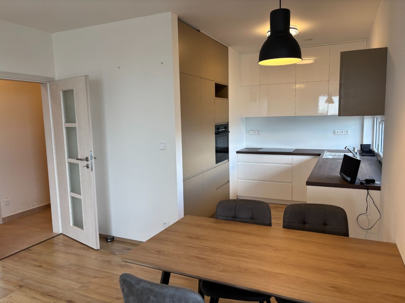 Pronájem bytu 2+kk 65 m², Lederova, Roztoky, Středočeský kraj Pronájem bytu 2+kk 65 m², Lederova, Roztoky, Středočeský kraj