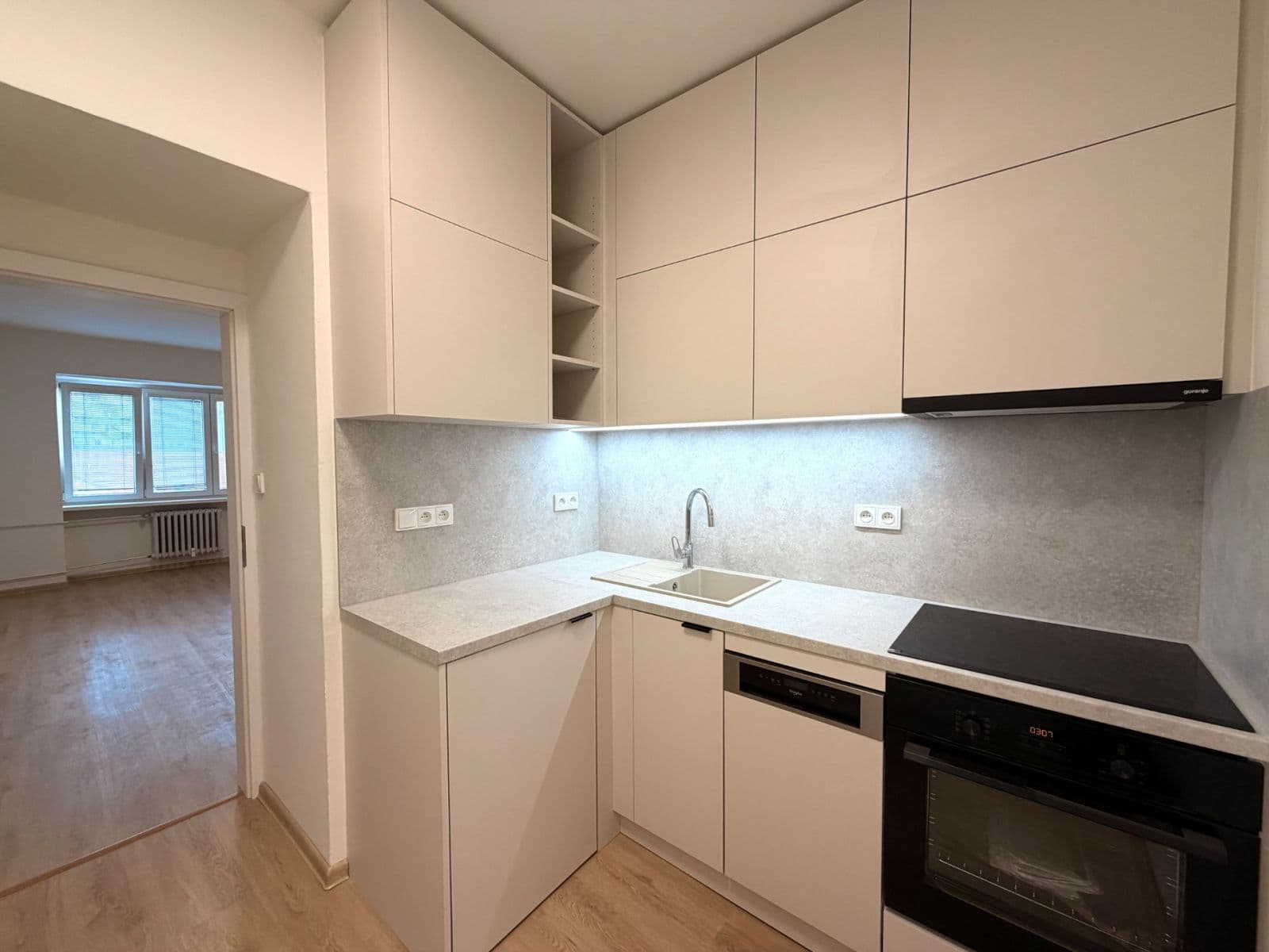Pronájem bytu 1+1 33 m², Dělnická, Praha, Praha Pronájem bytu 1+1 33 m², Dělnická, Praha, Praha