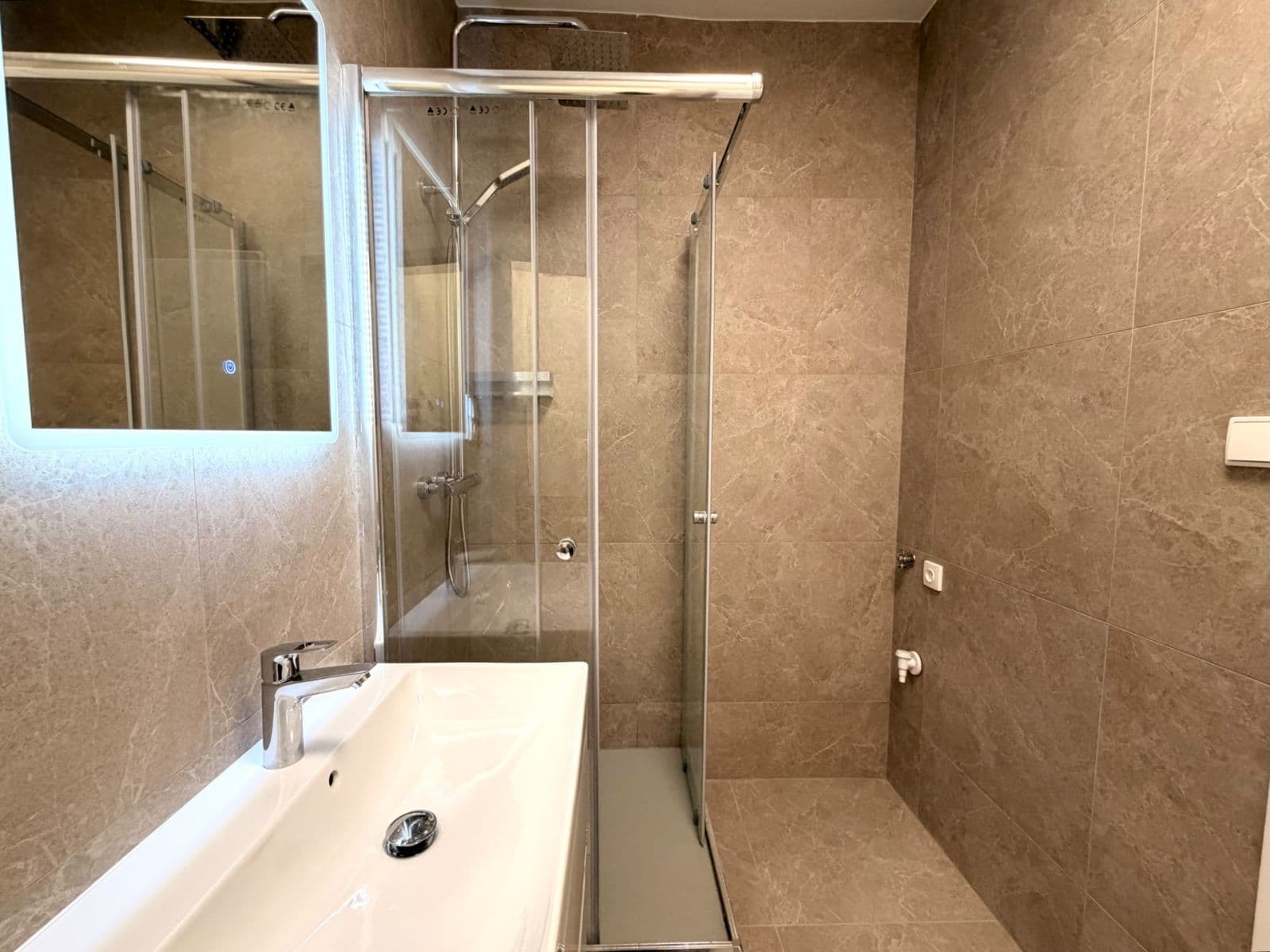 Pronájem bytu 1+1 33 m², Dělnická, Praha, Praha Pronájem bytu 1+1 33 m², Dělnická, Praha, Praha