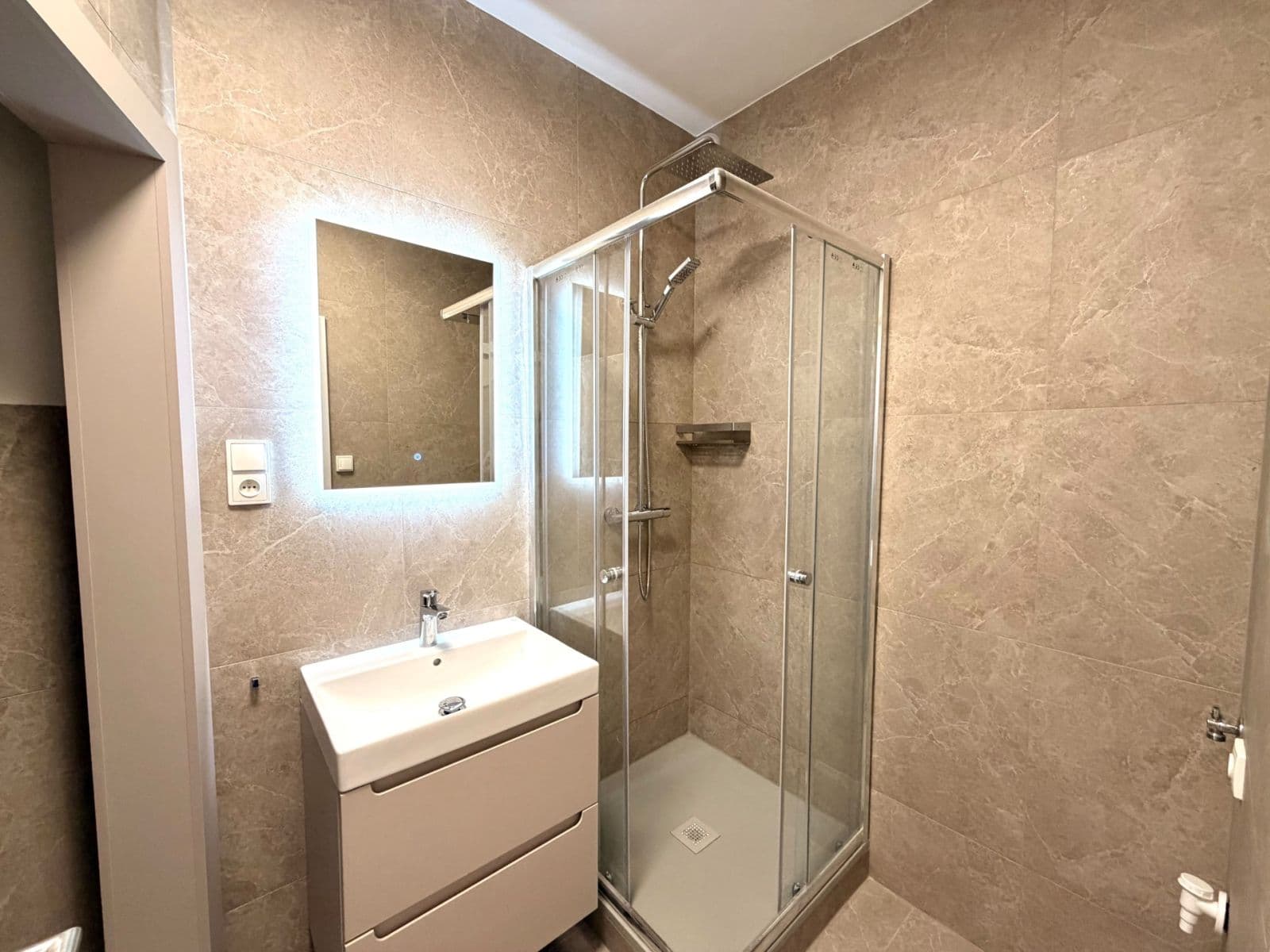 Pronájem bytu 1+1 33 m², Dělnická, Praha, Praha Pronájem bytu 1+1 33 m², Dělnická, Praha, Praha