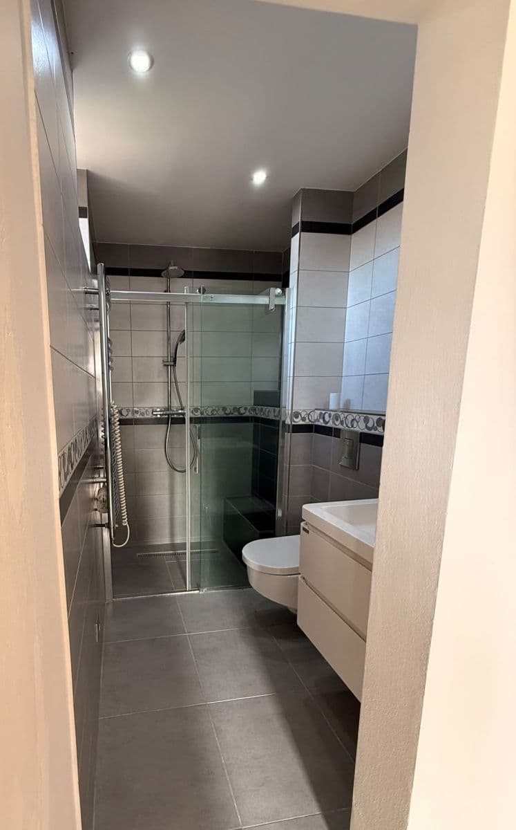 Pronájem bytu 4+1 95 m², Bedřicha Smetany, Český Brod, Středočeský kraj Pronájem bytu 4+1 95 m², Bedřicha Smetany, Český Brod, Středočeský kraj