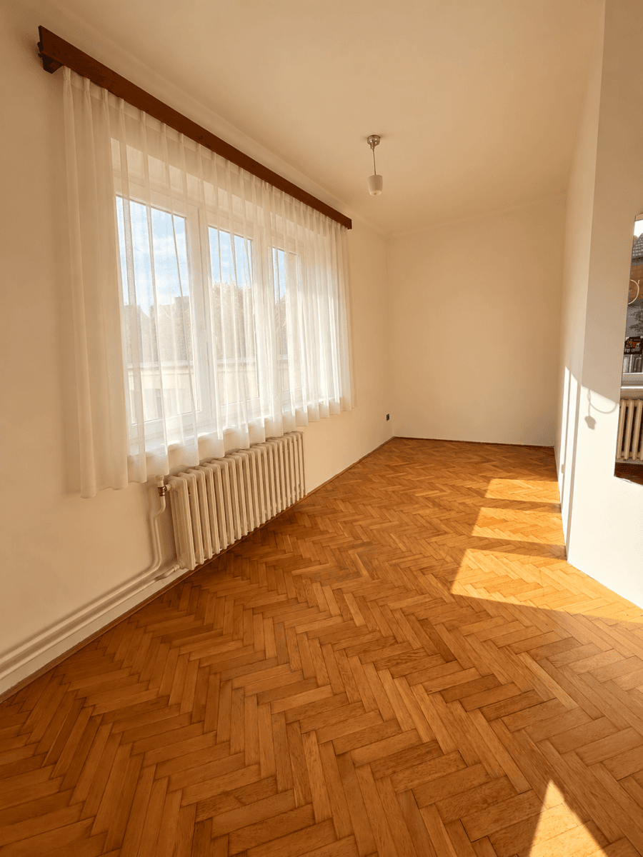 Pronájem bytu 4+1 95 m², Bedřicha Smetany, Český Brod, Středočeský kraj Pronájem bytu 4+1 95 m², Bedřicha Smetany, Český Brod, Středočeský kraj