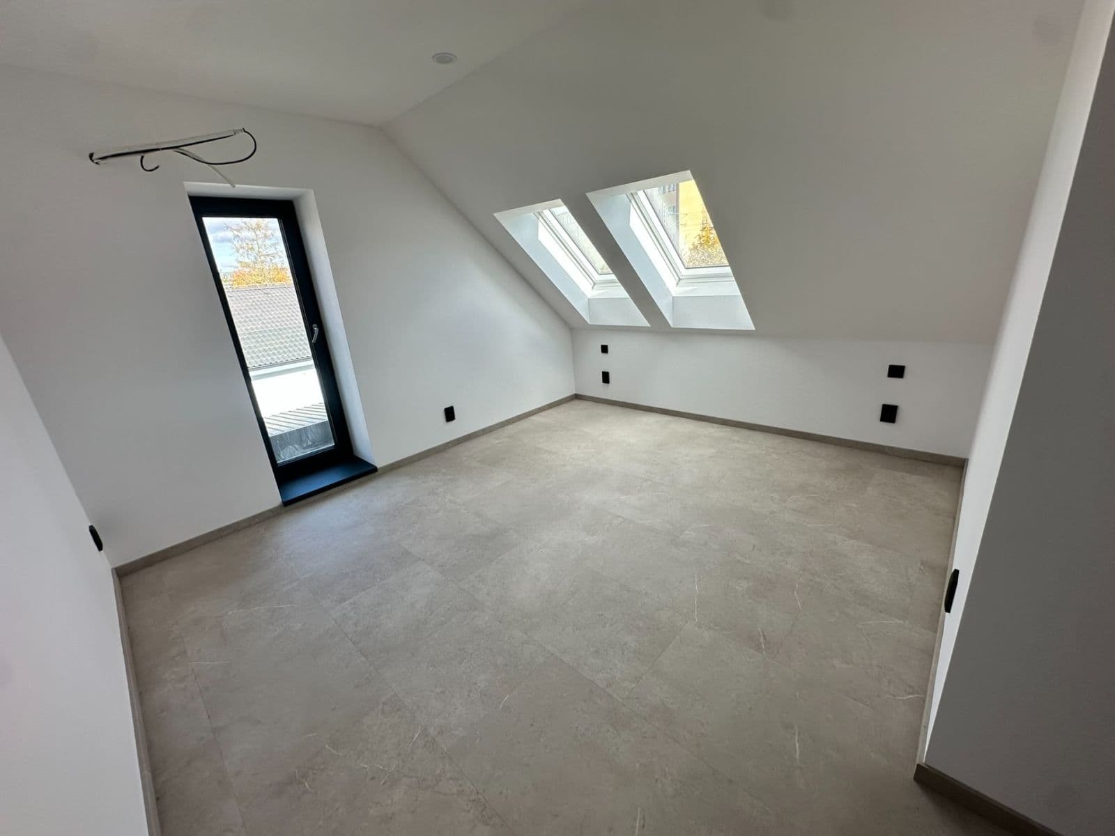 Prodej domu 142 m², pozemek 991 m², Na Poříčí, Králův Dvůr, Středočeský kraj Prodej domu 142 m², pozemek 991 m², Na Poříčí, Králův Dvůr, Středočeský kraj
