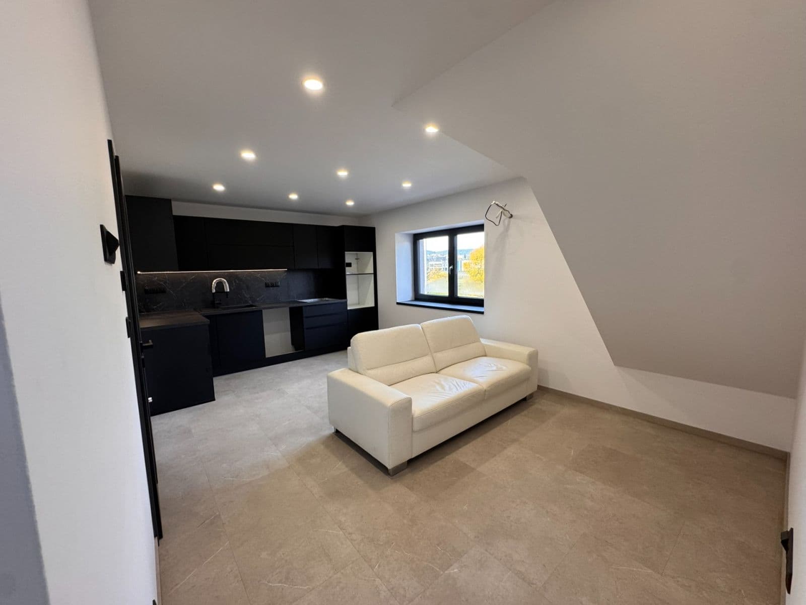 Prodej domu 142 m², pozemek 991 m², Na Poříčí, Králův Dvůr, Středočeský kraj Prodej domu 142 m², pozemek 991 m², Na Poříčí, Králův Dvůr, Středočeský kraj