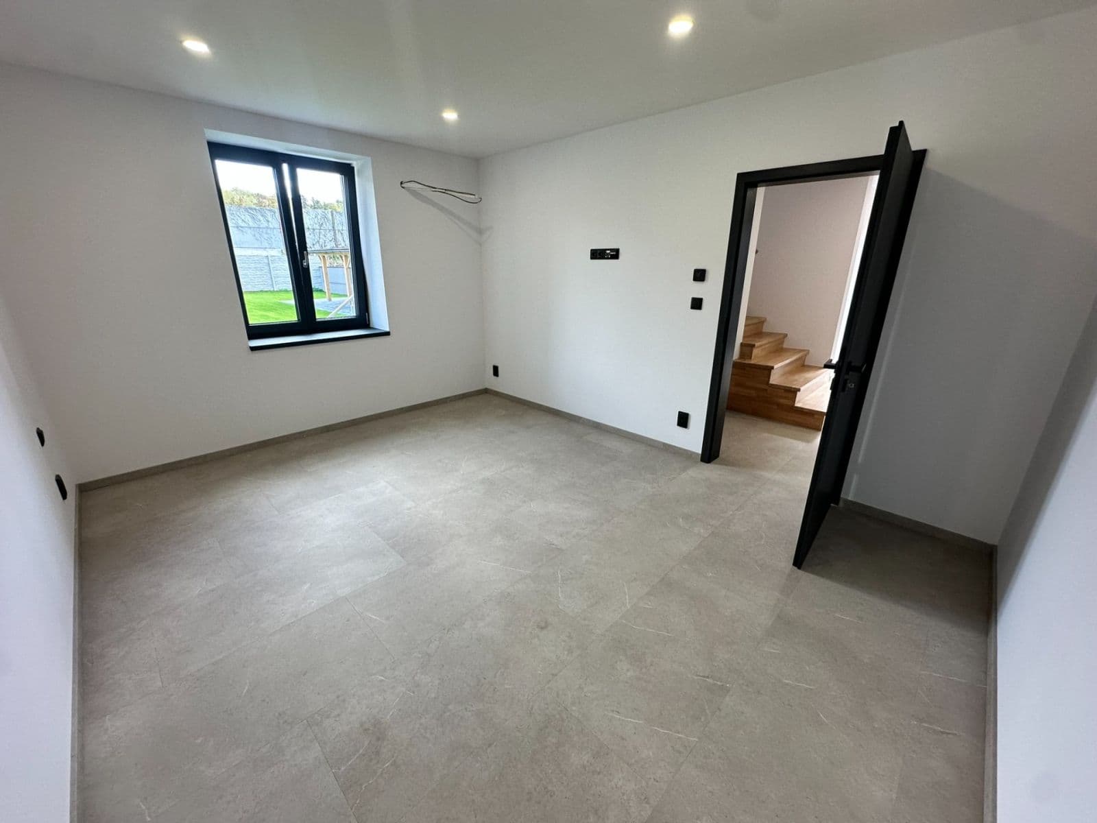 Prodej domu 142 m², pozemek 991 m², Na Poříčí, Králův Dvůr, Středočeský kraj Prodej domu 142 m², pozemek 991 m², Na Poříčí, Králův Dvůr, Středočeský kraj