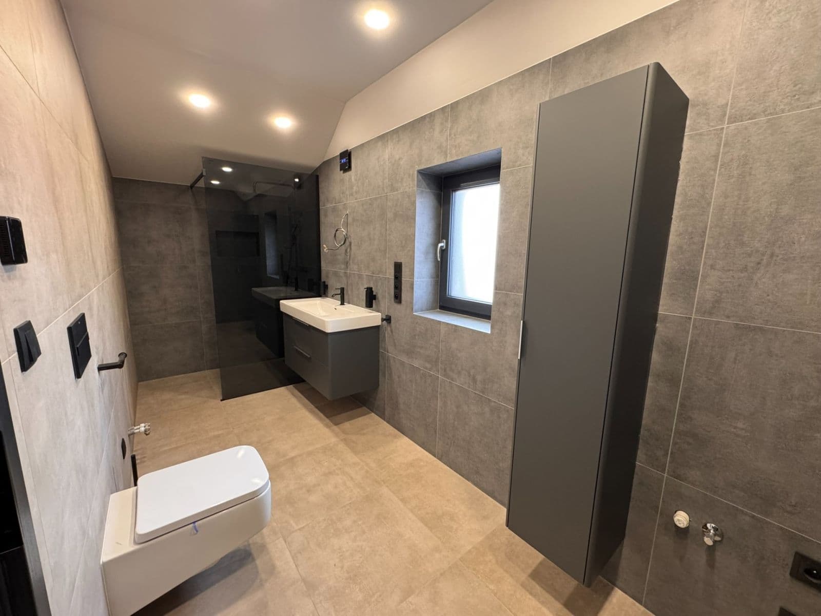 Prodej domu 142 m², pozemek 991 m², Na Poříčí, Králův Dvůr, Středočeský kraj Prodej domu 142 m², pozemek 991 m², Na Poříčí, Králův Dvůr, Středočeský kraj