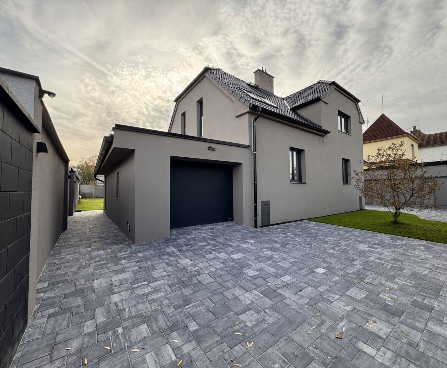 Prodej domu 142 m², pozemek 991 m², Na Poříčí, Králův Dvůr, Středočeský kraj Prodej domu 142 m², pozemek 991 m², Na Poříčí, Králův Dvůr, Středočeský kraj