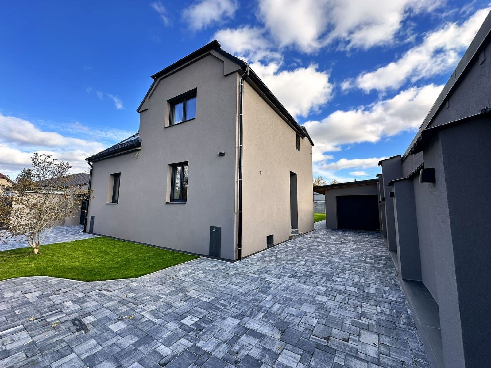 Prodej domu 142 m², pozemek 991 m², Na Poříčí, Králův Dvůr, Středočeský kraj Prodej domu 142 m², pozemek 991 m², Na Poříčí, Králův Dvůr, Středočeský kraj