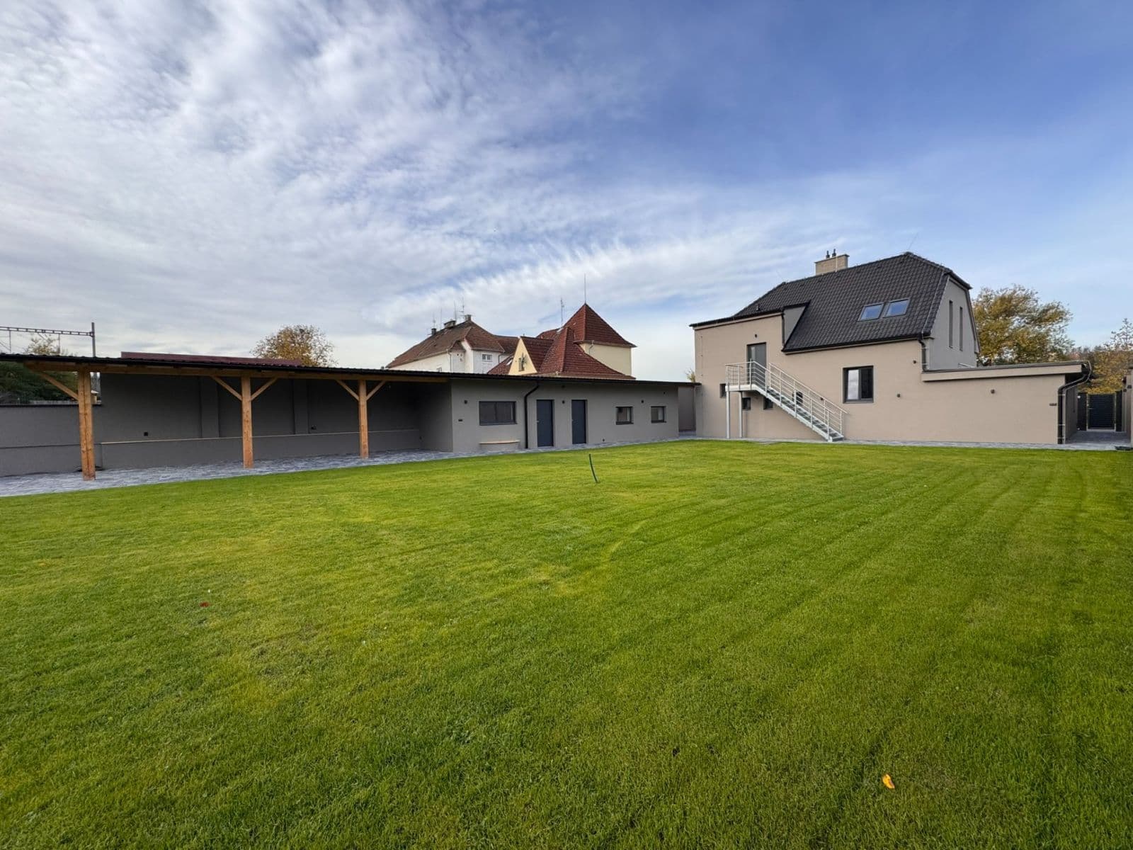 Prodej domu 142 m², pozemek 991 m², Na Poříčí, Králův Dvůr, Středočeský kraj Prodej domu 142 m², pozemek 991 m², Na Poříčí, Králův Dvůr, Středočeský kraj