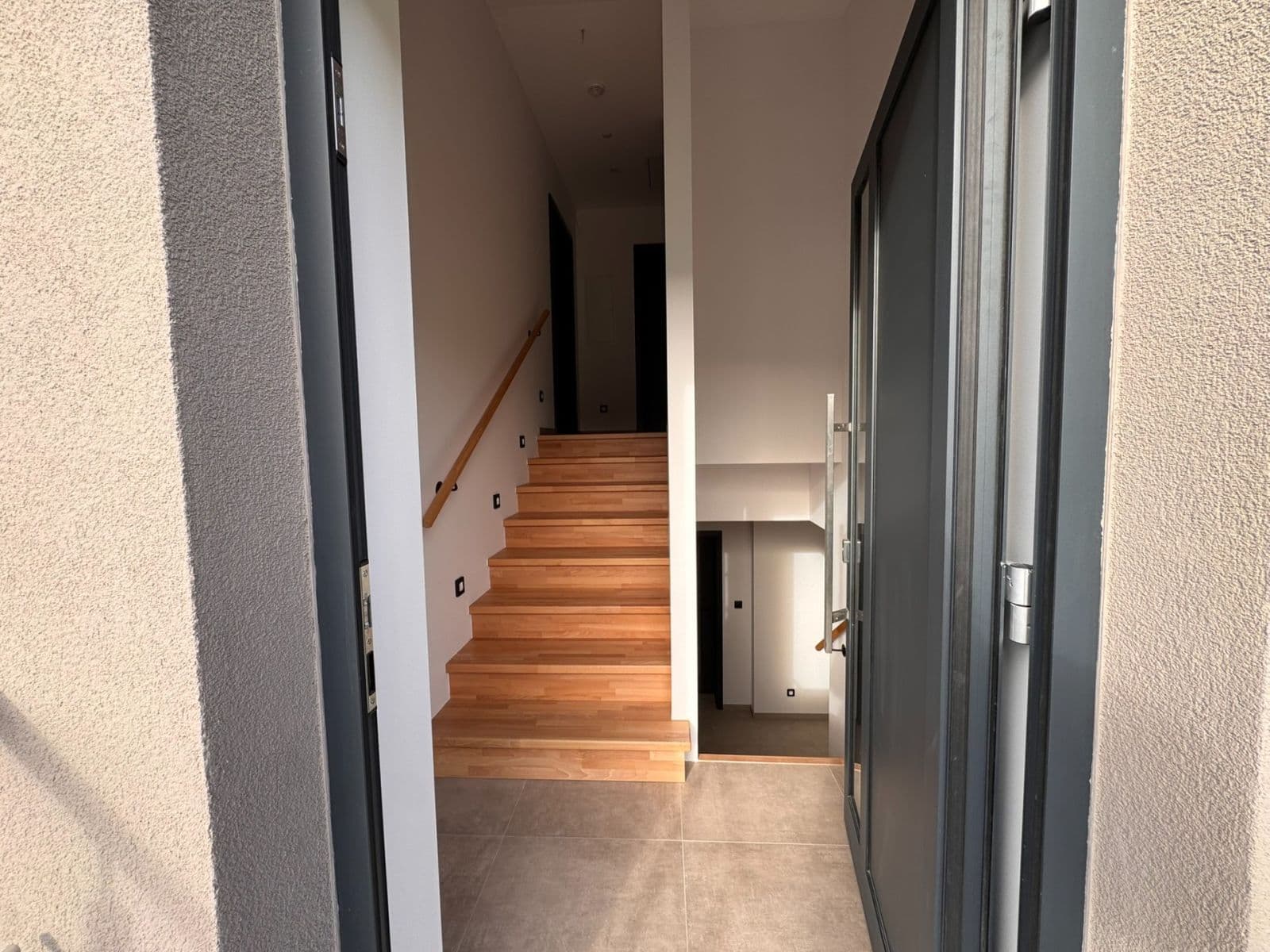 Prodej domu 142 m², pozemek 991 m², Na Poříčí, Králův Dvůr, Středočeský kraj Prodej domu 142 m², pozemek 991 m², Na Poříčí, Králův Dvůr, Středočeský kraj