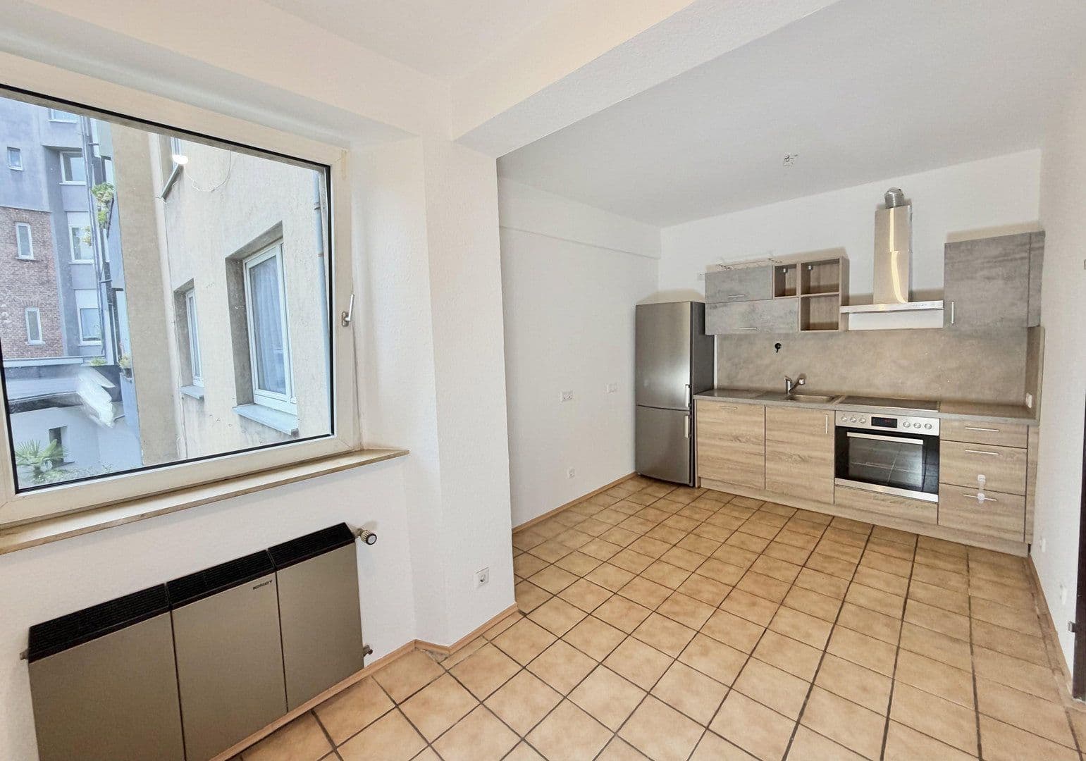 Pronájem bytu 2+1 72 m², Liebigstrasse 9, Düsseldorf, Severní Porýní-Vestfálsko Pronájem bytu 2+1 72 m², Liebigstrasse 9, Düsseldorf, Severní Porýní-Vestfálsko