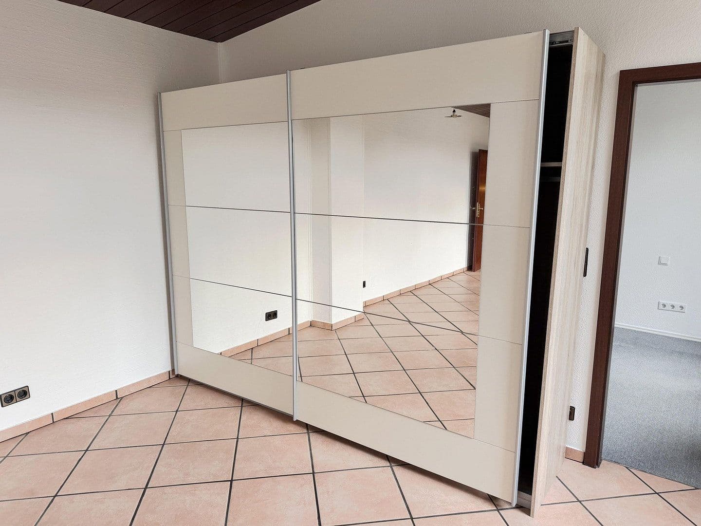 Pronájem bytu 2+1 72 m², Liebigstrasse 9, Düsseldorf, Severní Porýní-Vestfálsko Pronájem bytu 2+1 72 m², Liebigstrasse 9, Düsseldorf, Severní Porýní-Vestfálsko