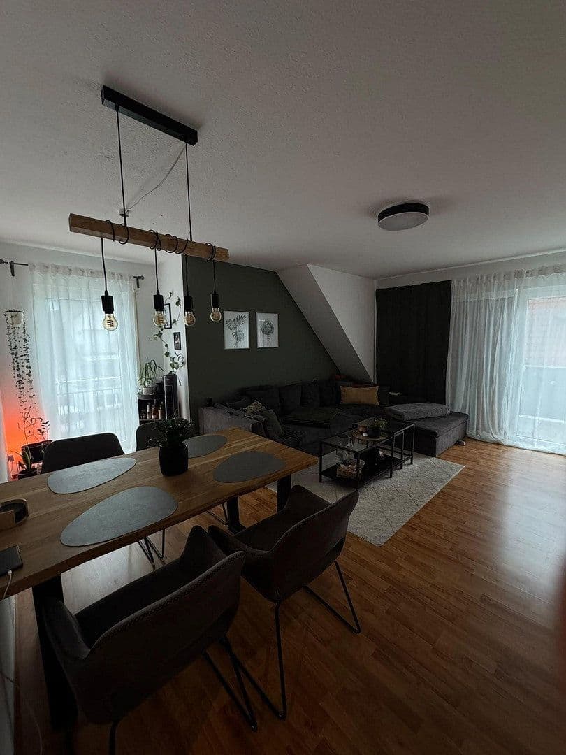 Pronájem bytu 3+1 85 m², Hans-Dümmlerstraße 1, Leinburg, Bavorsko Pronájem bytu 3+1 85 m², Hans-Dümmlerstraße 1, Leinburg, Bavorsko