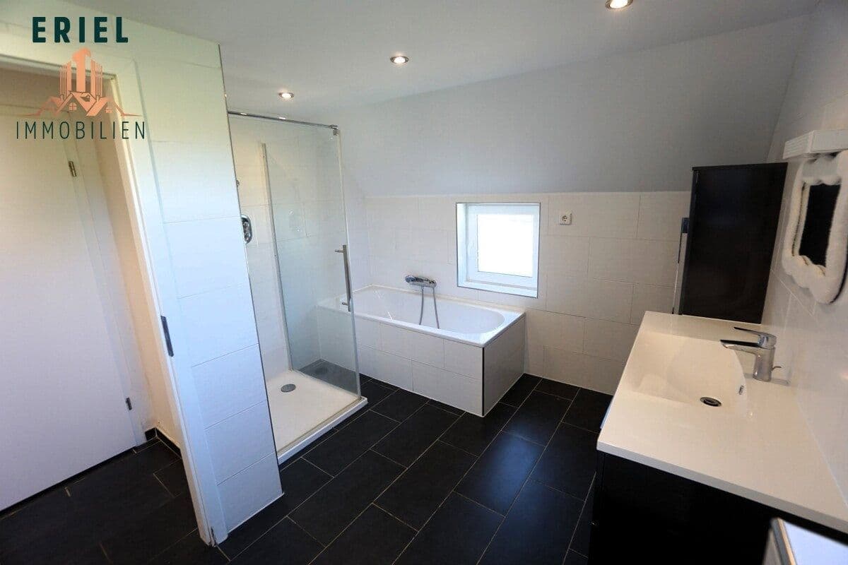 Prodej domu 205 m², pozemek 1.625 m², Aurich, Dolní Sasko Prodej domu 205 m², pozemek 1.625 m², Aurich, Dolní Sasko