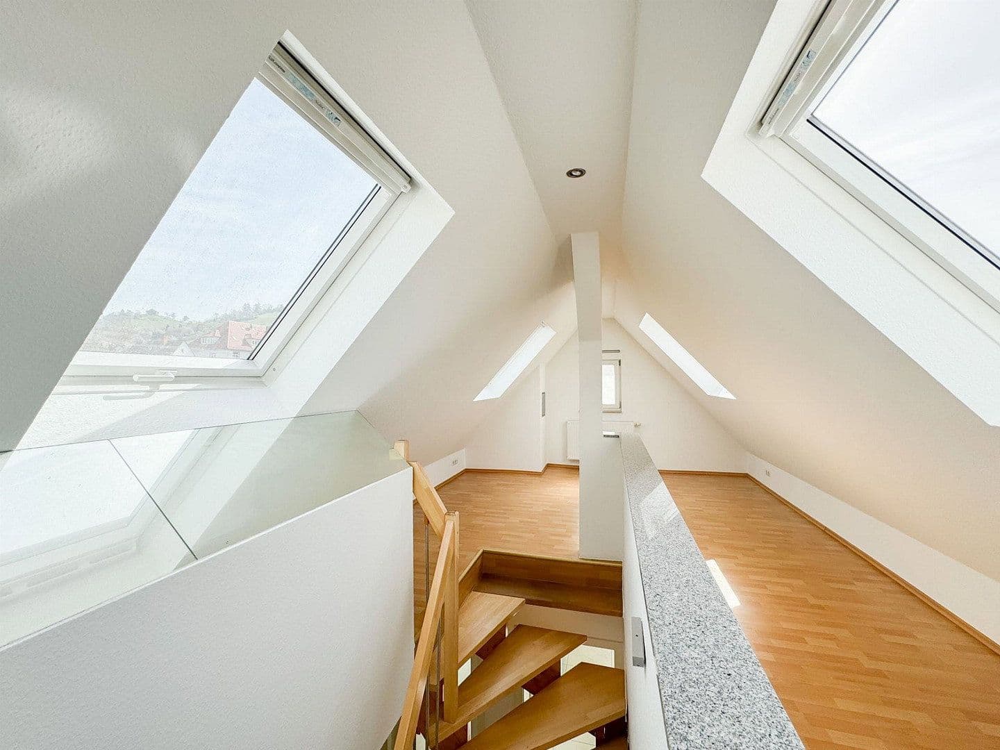 Prodej bytu 3+kk 94 m², Stuttgart, Bádensko-Württembersko Prodej bytu 3+kk 94 m², Stuttgart, Bádensko-Württembersko
