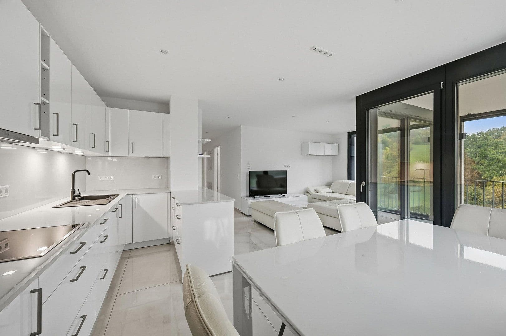 Prodej bytu 4+1 93 m², Hechinger Strasse 86, Tübingen, Bádensko-Württembersko Prodej bytu 4+1 93 m², Hechinger Strasse 86, Tübingen, Bádensko-Württembersko