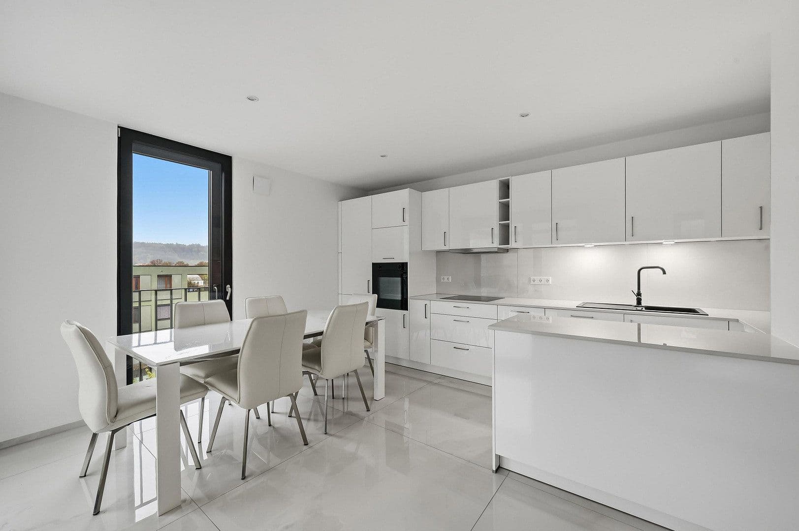 Prodej bytu 4+1 93 m², Hechinger Strasse 86, Tübingen, Bádensko-Württembersko Prodej bytu 4+1 93 m², Hechinger Strasse 86, Tübingen, Bádensko-Württembersko