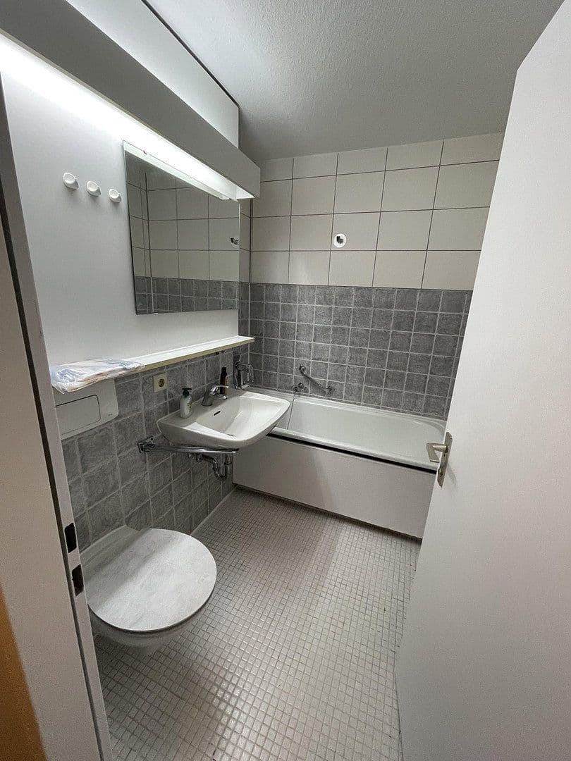 Pronájem bytu 1+1 32 m², HauzenbergerStr 20, München, Bavorsko Pronájem bytu 1+1 32 m², HauzenbergerStr 20, München, Bavorsko