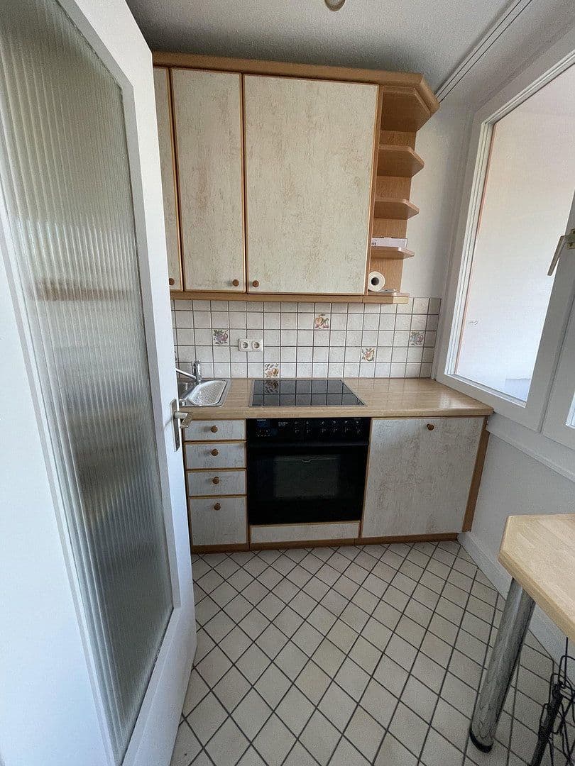 Pronájem bytu 1+1 32 m², HauzenbergerStr 20, München, Bavorsko Pronájem bytu 1+1 32 m², HauzenbergerStr 20, München, Bavorsko