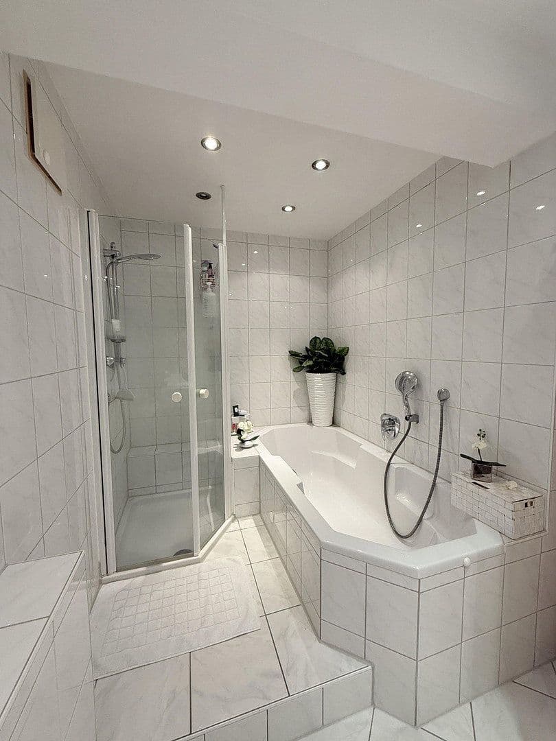 Pronájem bytu 3+1 133 m², Sulzer Straße 84/11, Wildberg, Bádensko-Württembersko Pronájem bytu 3+1 133 m², Sulzer Straße 84/11, Wildberg, Bádensko-Württembersko