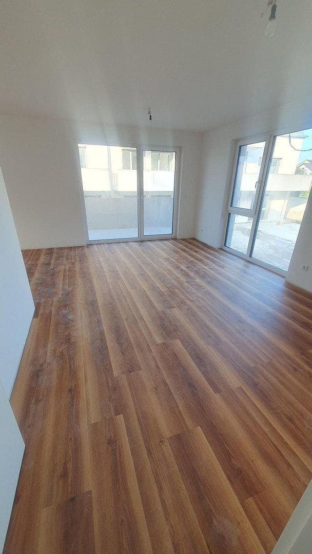 Pronájem bytu 4+1 99 m², Münchner Straße 102d, Kirchseeon, Bavorsko Pronájem bytu 4+1 99 m², Münchner Straße 102d, Kirchseeon, Bavorsko