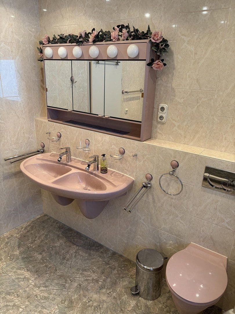 Prodej domu 204 m², pozemek 778 m², Offenbach am Main, Hessen Prodej domu 204 m², pozemek 778 m², Offenbach am Main, Hessen