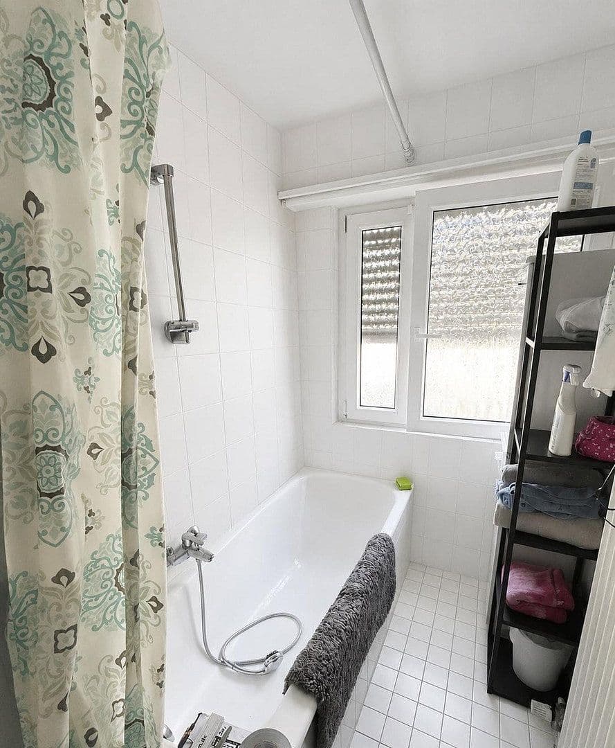 Pronájem bytu 4+1 97 m², Karolingerstraße 5, Pforzheim, Bádensko-Württembersko Pronájem bytu 4+1 97 m², Karolingerstraße 5, Pforzheim, Bádensko-Württembersko