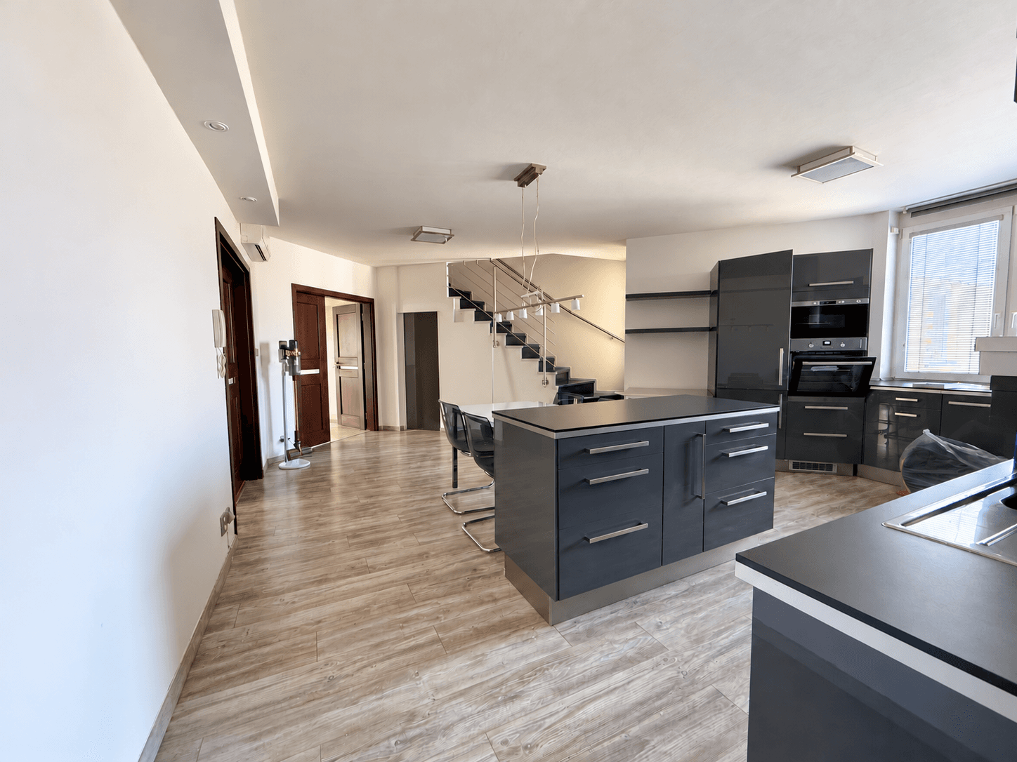 Pronájem bytu 5+kk 138 m², Sluneční náměstí, Praha, Praha Pronájem bytu 5+kk 138 m², Sluneční náměstí, Praha, Praha